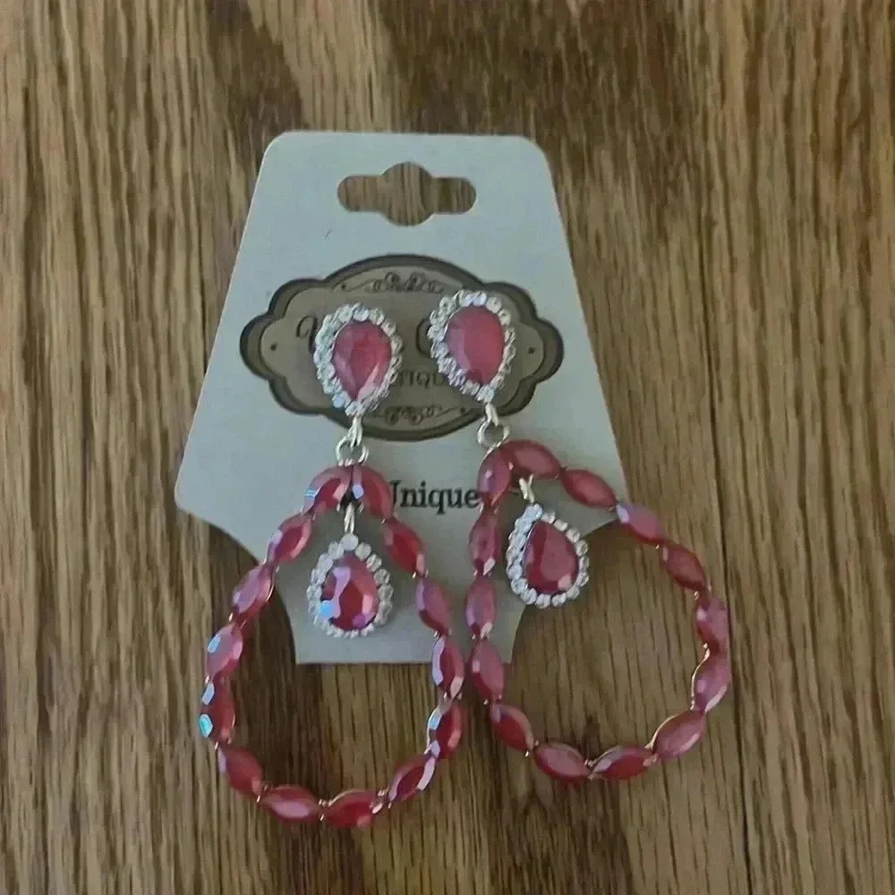 Red earrings - Picture 1 of 2
